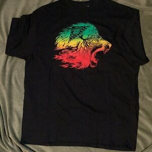 Black short sleeve shirt